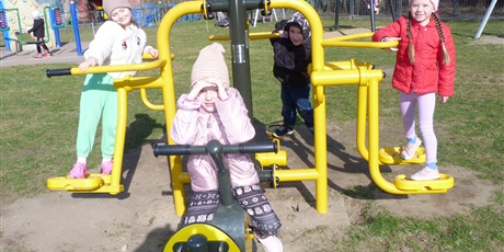 Powiększ grafikę: BAWIMY SIĘ W OGRODZIE