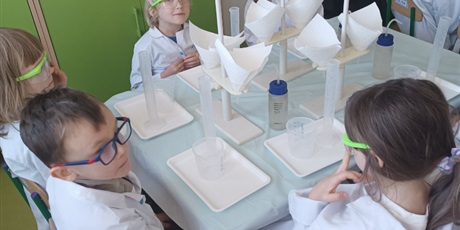 Powiększ grafikę: Dzień Eksperymentu "Laboratorium barwnych kryształów"