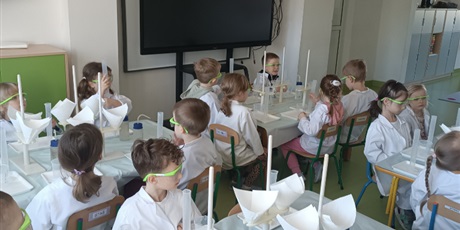 Powiększ grafikę: Dzień Eksperymentu "Laboratorium barwnych kryształów"