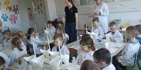 Powiększ grafikę: Dzień Eksperymentu "Laboratorium barwnych kryształów"