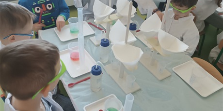 Powiększ grafikę: Dzień Eksperymentu "Laboratorium barwnych kryształów"