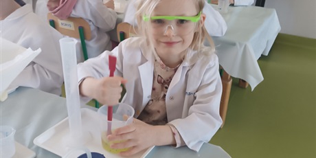 Powiększ grafikę: Dzień Eksperymentu "Laboratorium barwnych kryształów"