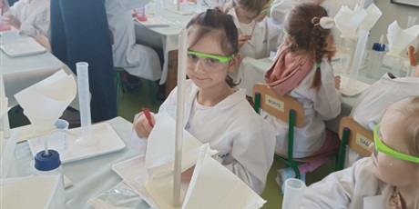 Powiększ grafikę: Dzień Eksperymentu "Laboratorium barwnych kryształów"