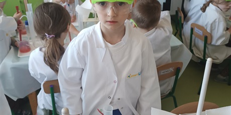 Powiększ grafikę: Dzień Eksperymentu "Laboratorium barwnych kryształów"