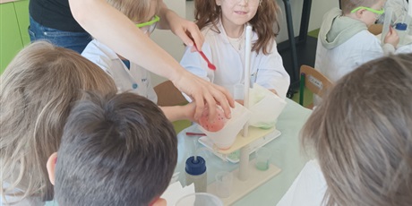 Powiększ grafikę: Dzień Eksperymentu "Laboratorium barwnych kryształów"