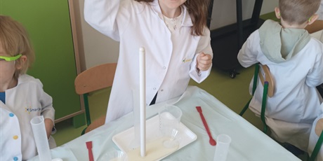 Powiększ grafikę: Dzień Eksperymentu "Laboratorium barwnych kryształów"