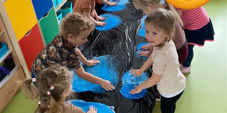 Powiększ grafikę: Eksperymenty, zajęcia sensoryczne