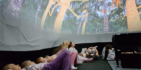 Powiększ grafikę: KINO SFERYCZNE