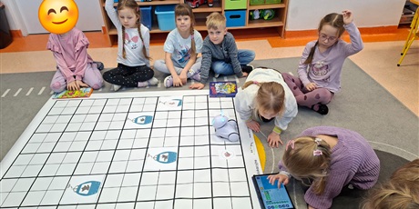 Powiększ grafikę: "Kodowanie na dywanie"