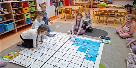 Powiększ grafikę: "Kodowanie na dywanie"