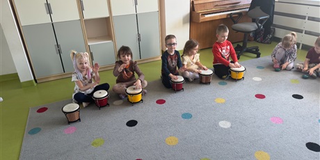 Powiększ grafikę: lekcje rytmiki 