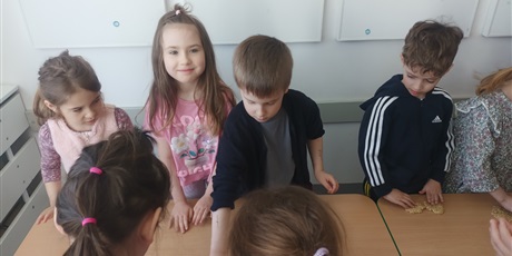 Powiększ grafikę: Małe rączki, wyjątkowy smak - owsiane ciasteczka robimy tak!