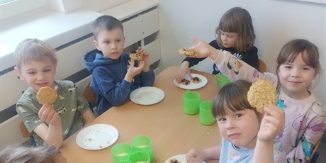 Powiększ grafikę: Małe rączki, wyjątkowy smak - owsiane ciasteczka robimy tak!
