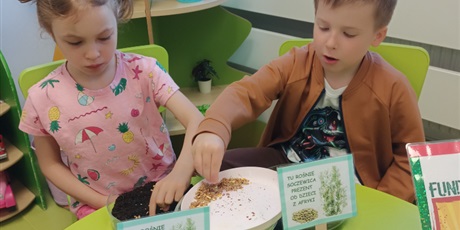 Powiększ grafikę: Pomagamy dzieciom z Afryki