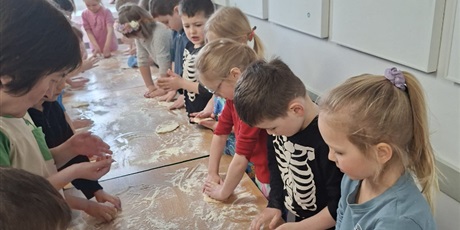 Powiększ grafikę: prima aprilis - pieczemy pizzę