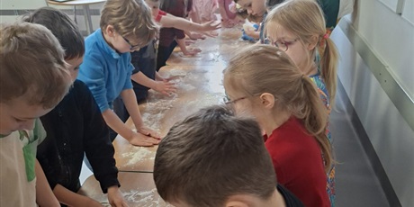 Powiększ grafikę: prima aprilis - pieczemy pizzę