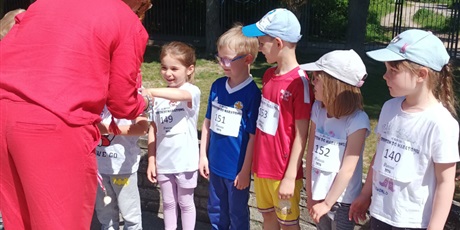 Powiększ grafikę: Przedszkolne bieganie czyli akcja "Sprintem do maratonu"
