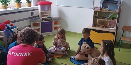 Powiększ grafikę: Sówki uczą się pierwszej pomocy