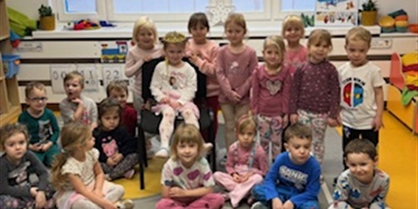 Powiększ grafikę: Urodzinki w grupie