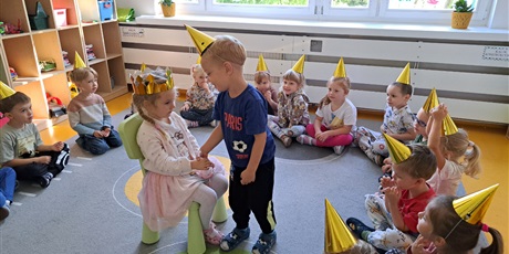 Powiększ grafikę: Urodzinki w grupie