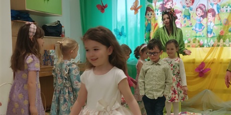 Powiększ grafikę: Wiosenny pokaz mody