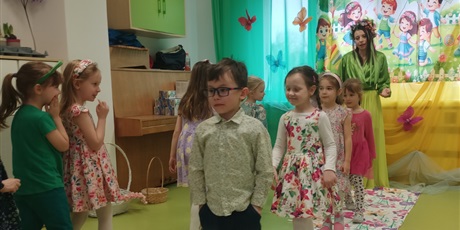 Powiększ grafikę: Wiosenny pokaz mody