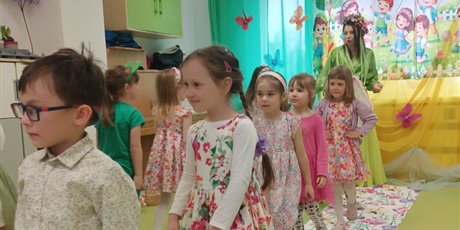 Powiększ grafikę: Wiosenny pokaz mody