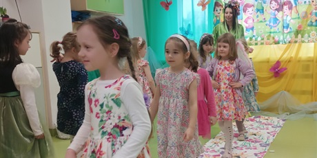 Powiększ grafikę: Wiosenny pokaz mody