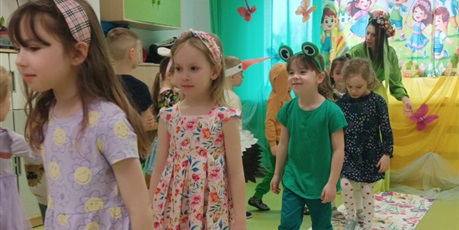 Powiększ grafikę: Wiosenny pokaz mody