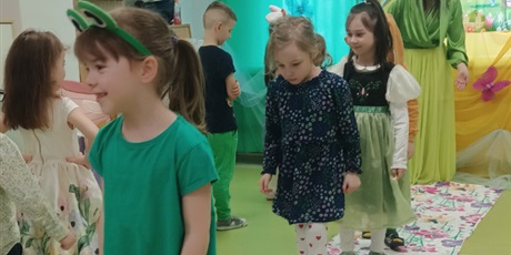 Powiększ grafikę: Wiosenny pokaz mody