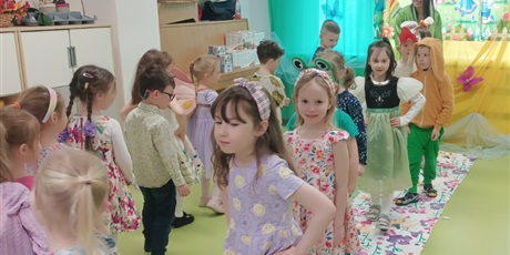 Powiększ grafikę: Wiosenny pokaz mody