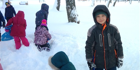 Powiększ grafikę: ZABAWY NA ŚNIEGU