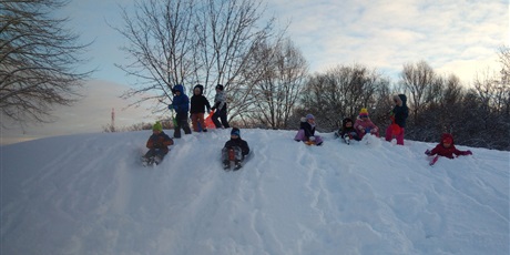Powiększ grafikę: ZABAWY NA ŚNIEGU