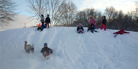 Powiększ grafikę: ZABAWY NA ŚNIEGU
