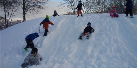 Powiększ grafikę: ZABAWY NA ŚNIEGU