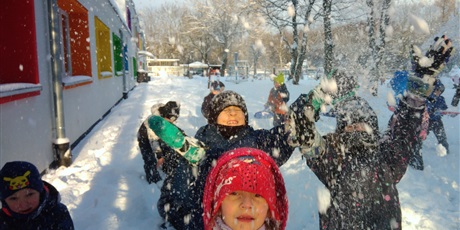 Powiększ grafikę: ZABAWY NA ŚNIEGU