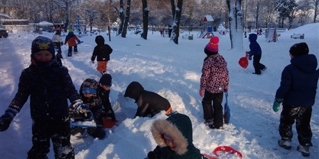 Powiększ grafikę: ZABAWY NA ŚNIEGU
