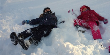 Powiększ grafikę: ZABAWY NA ŚNIEGU