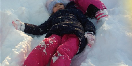 Powiększ grafikę: ZABAWY NA ŚNIEGU